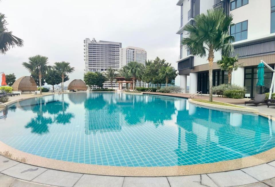 1519 Almas Suites Seaview Sunrise Netflix By Stay Nusajaya  Esterno foto