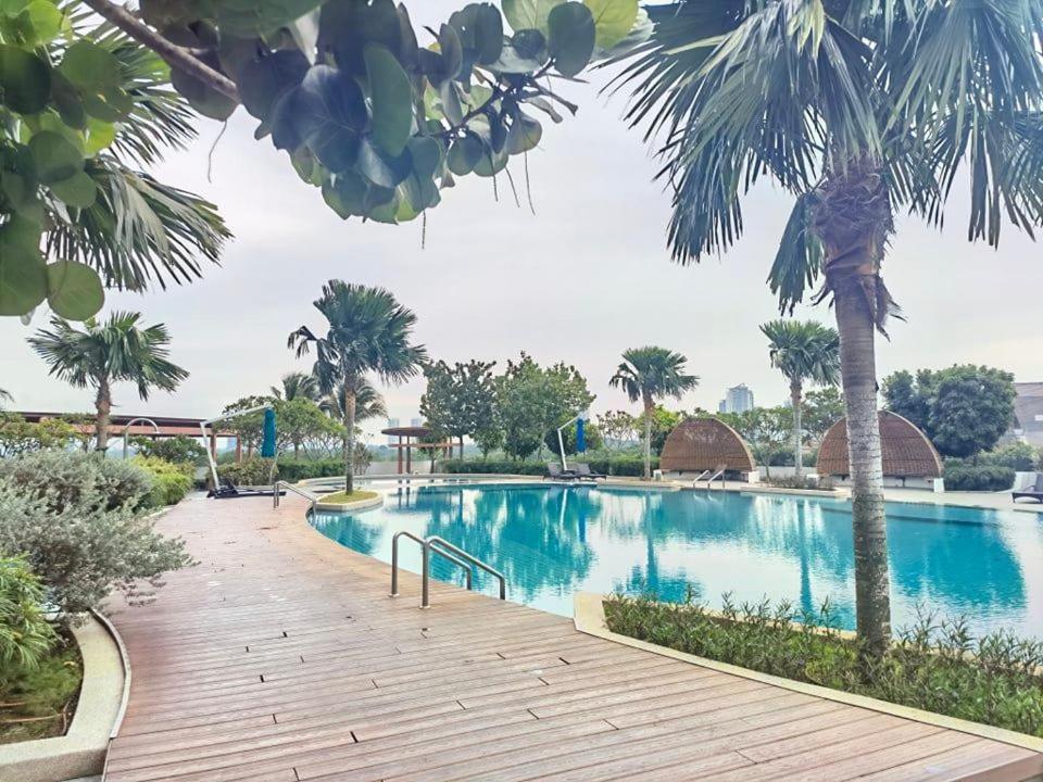 1519 Almas Suites Seaview Sunrise Netflix By Stay Nusajaya  Esterno foto