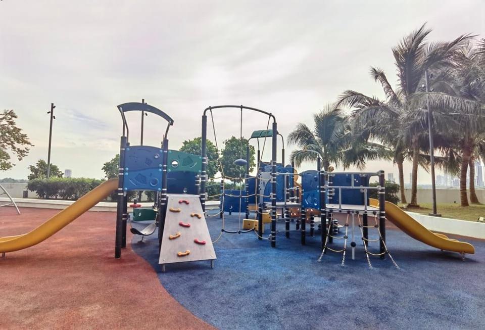 1519 Almas Suites Seaview Sunrise Netflix By Stay Nusajaya  Esterno foto